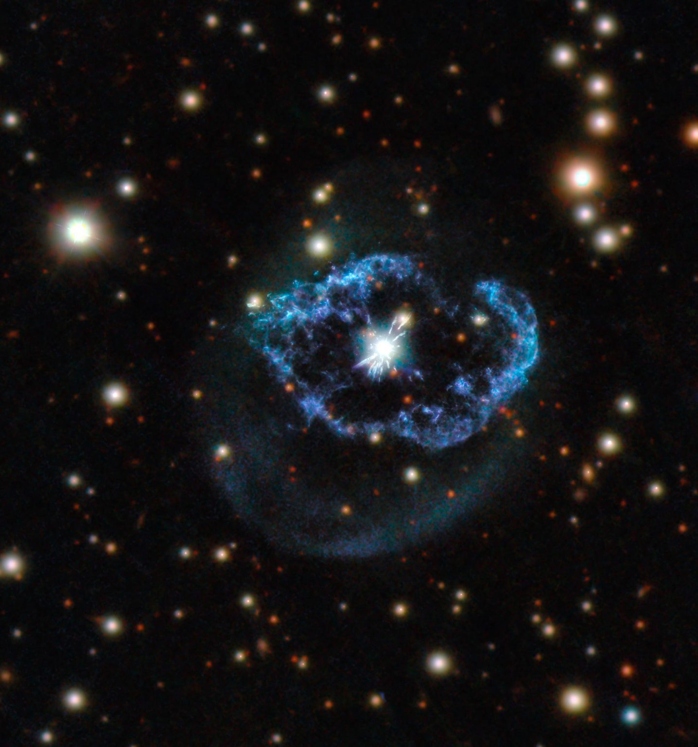 A Flash Of Life Hubble Spies An Unusual Planetary Nebula