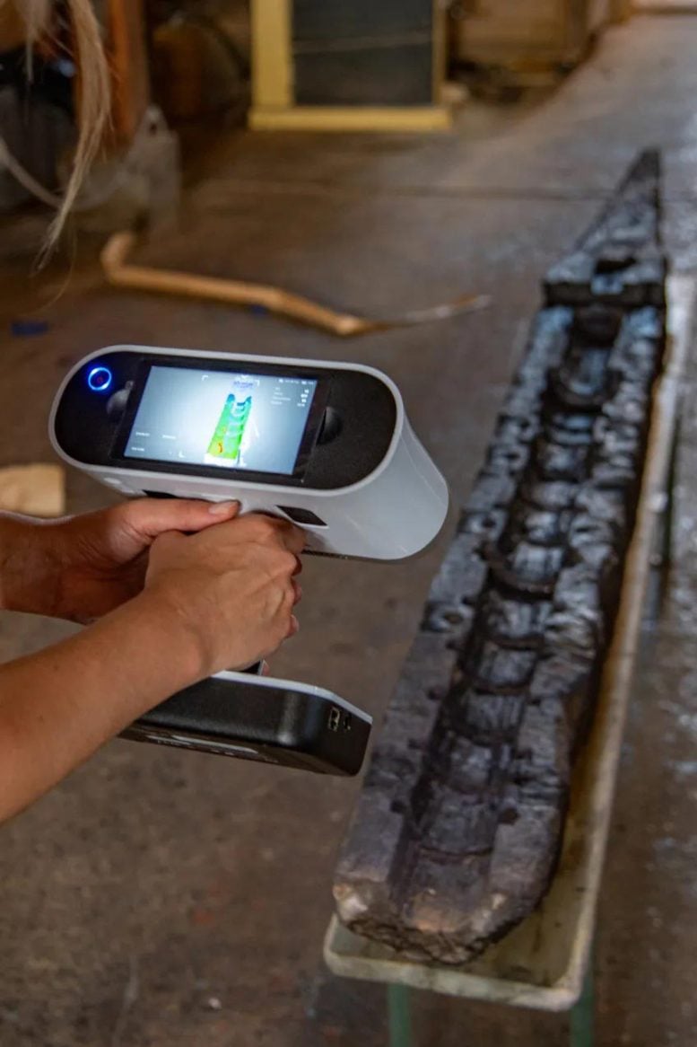 3D Scanner on a Oak Bed