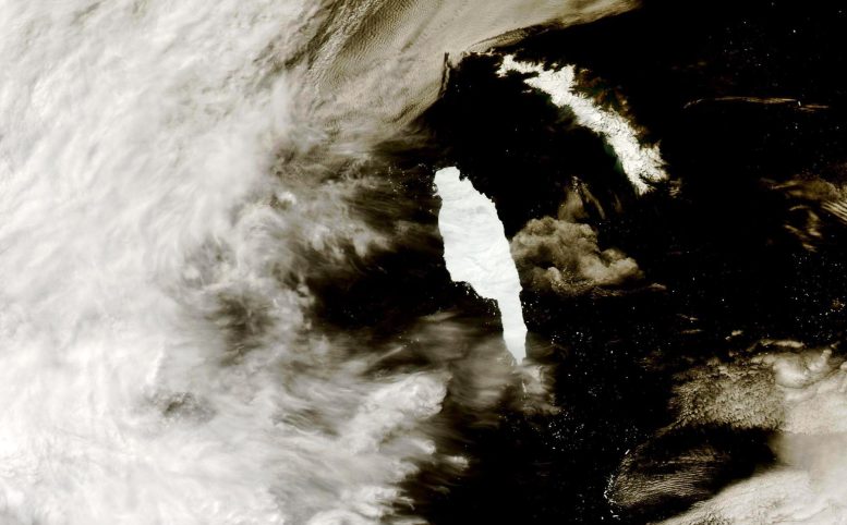 Айсберг A68A приближается к острову Южная Георгия