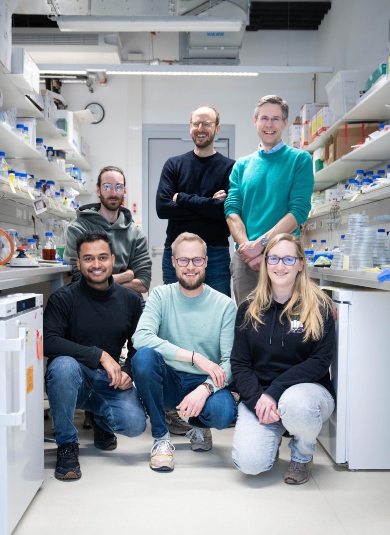 Anabaena Researchers Loose and Schur Groups at ISTA