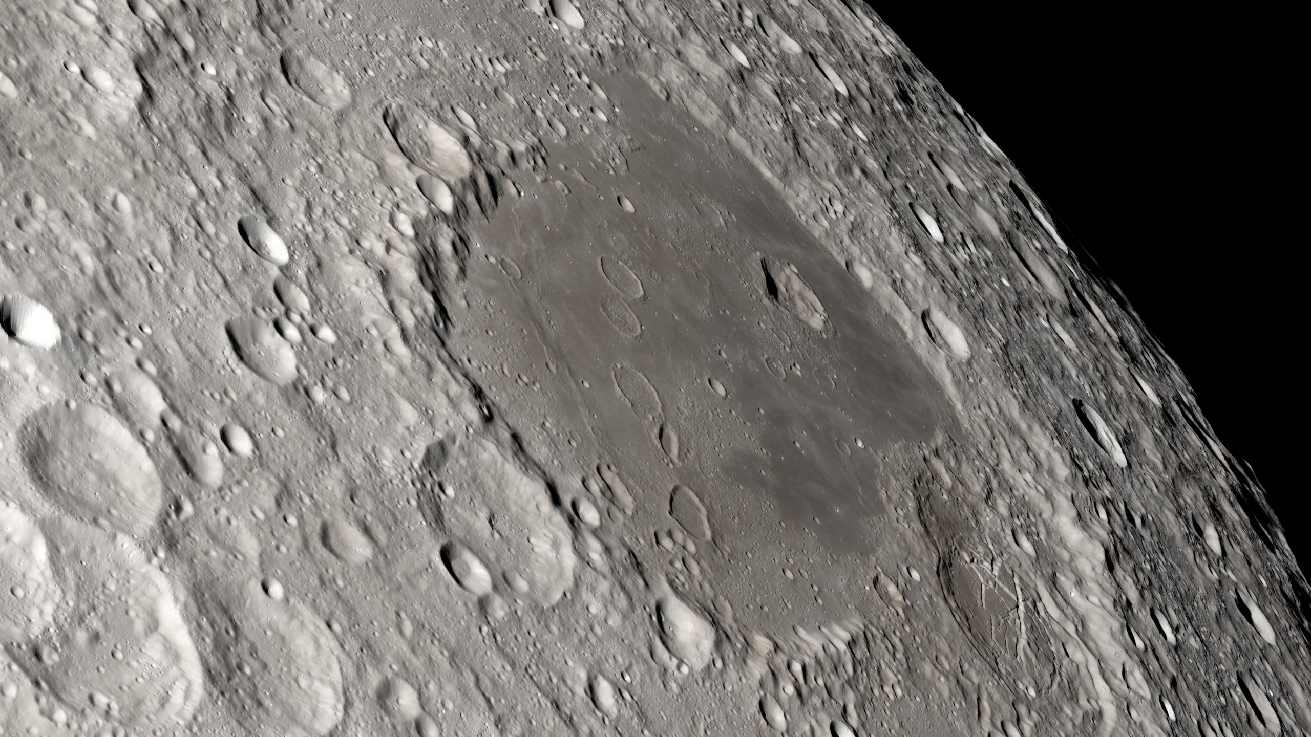 19 апреля лунный. Аполлон 13 снимки Луны. Апполо 11 на Луне. Космический аппарат Лунар Орбитер. Аполлон НАСА.