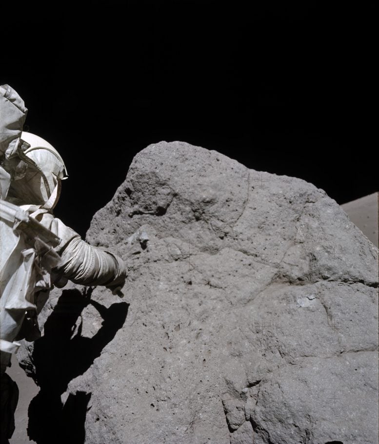 Apollo 17 Boulder Sampel Astronot di Stasiun 7