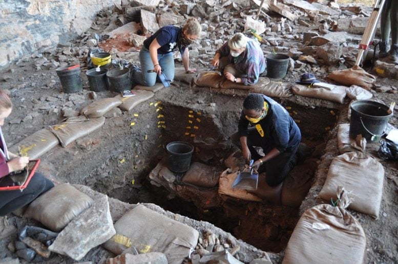 Αρχαιολογικές ανασκαφές στο Ga Mohana Hill North Rockshelter