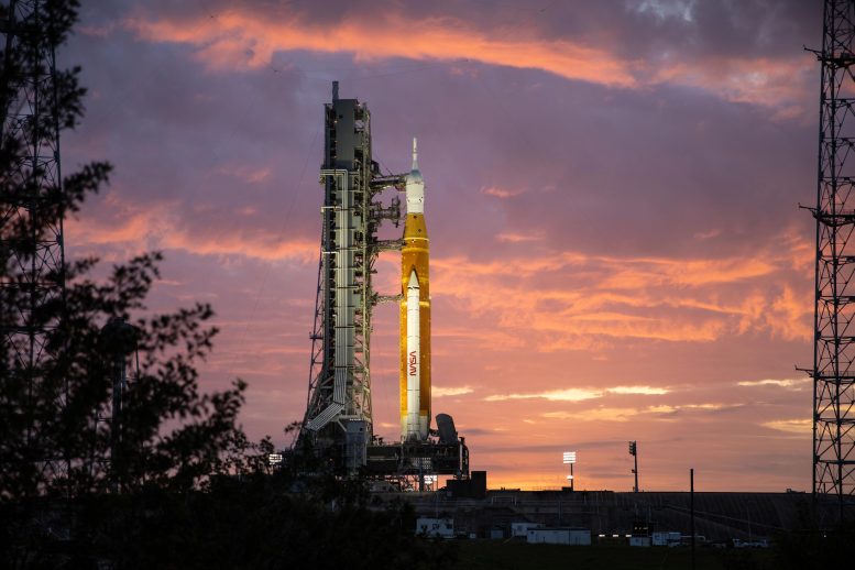 La NASA continúa los preparativos para la plataforma de lanzamiento de prueba Artemis I