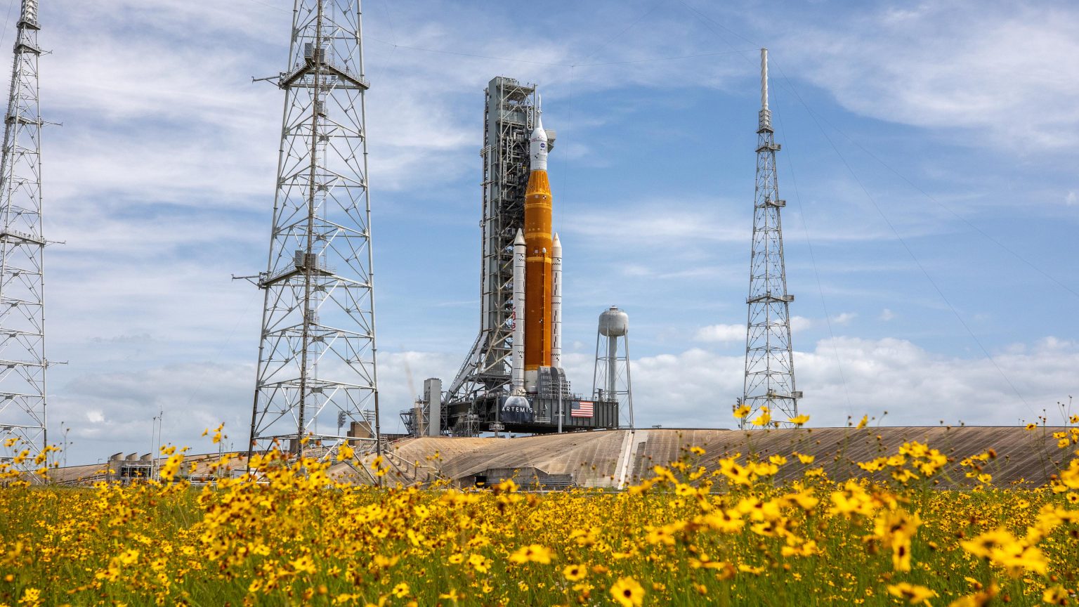 NASA S MOONBOUND ARTEMIS II ROCKET REACHES LAUNCH PAD visual data 2