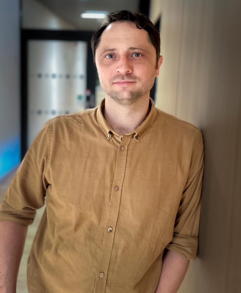 Assistant Professor Scott Waitukaitis