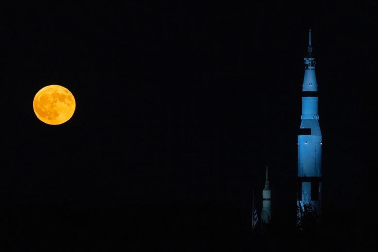 Sierpień 2024 Superksiężyc wschodzi w pobliżu NASA Marshall