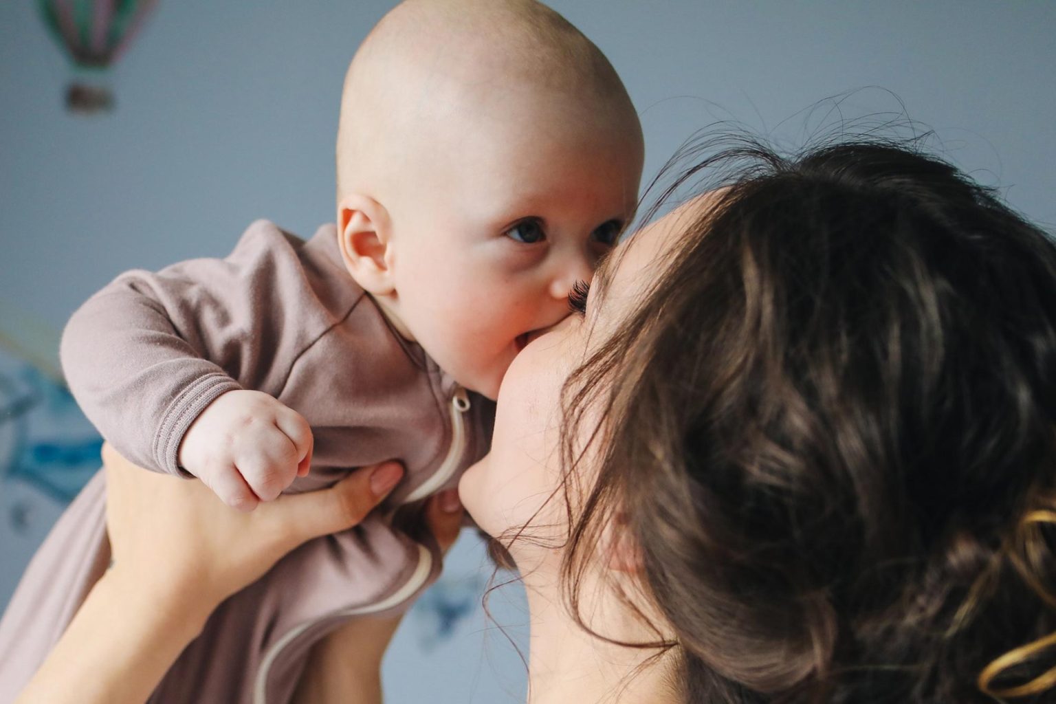 Sharing Saliva: The One Clue Babies Use To Tell Who Has Close Relationships