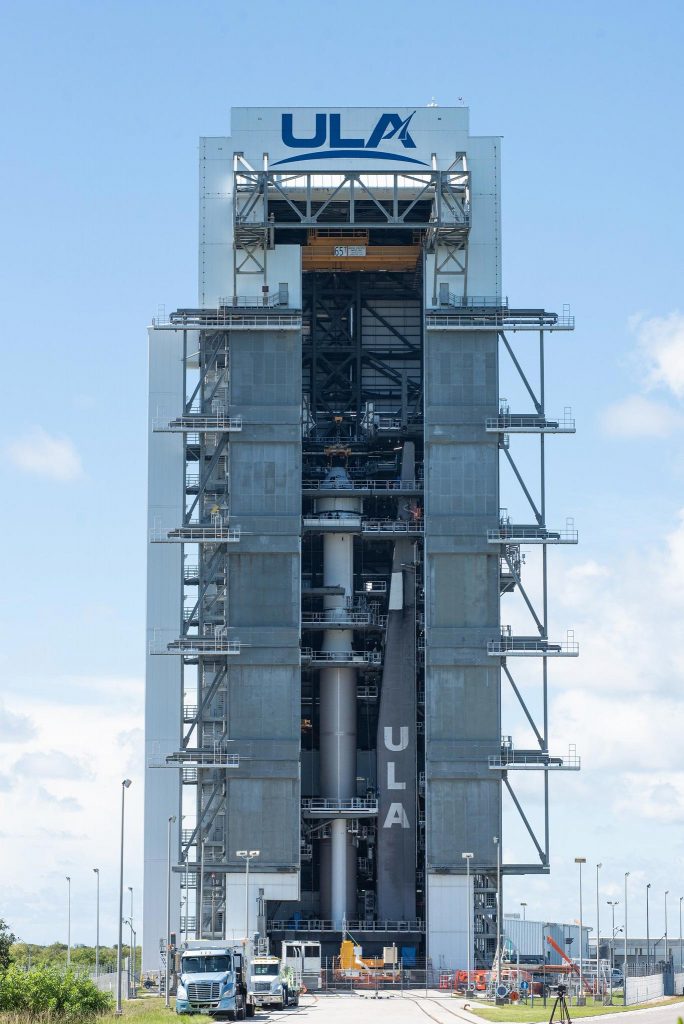Nave espacial Boeing CST-100 Starliner asegurada sobre un cohete Atlas V
