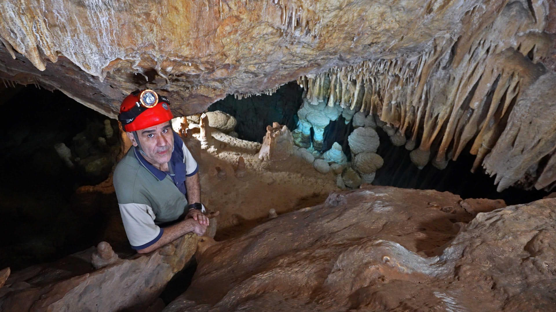 Bogdan Onac in Cave