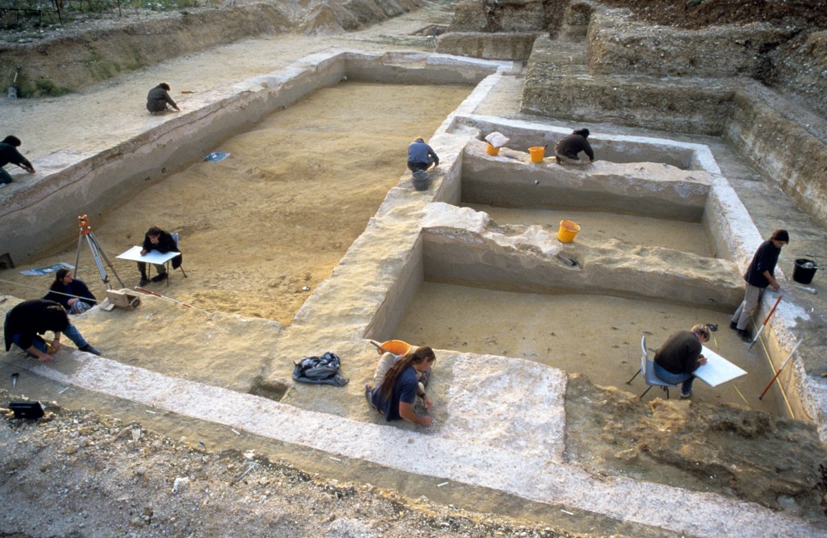 Box Spring Spring Archaeology 500,000-Year-Old Elephant Bone Hammer Unearthed in England Rewrites ...