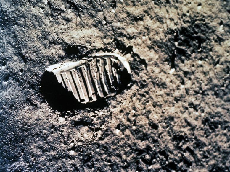 Buzz Aldrin Apollo 11 Bootprint on Moon