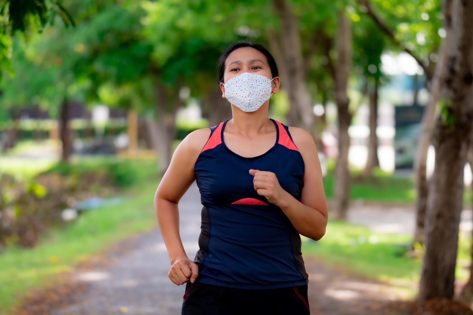 Experts Debate Should COVID Masks Be Worn Outdoors?