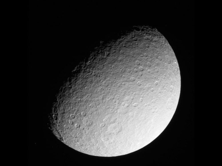 Cassini Images of Saturn Moon