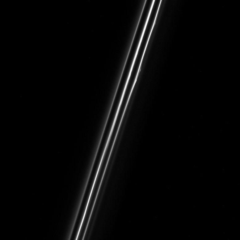 Cassini Views the F Ring of Saturn