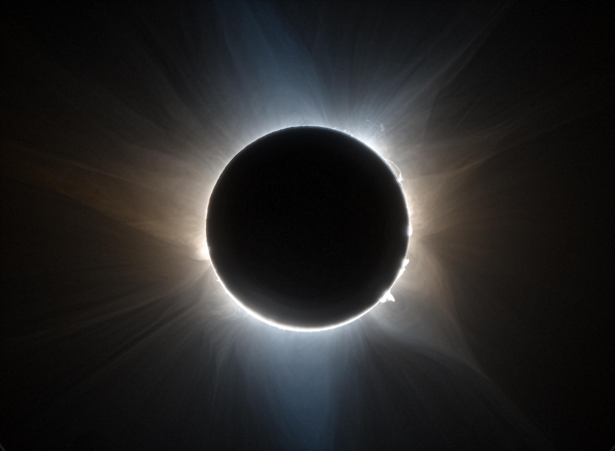Во сколько будет солнечное затмение 2024 года. Solar Eclipse 2023. Затмения 2024. Затмение солнца. Солнечная корона.
