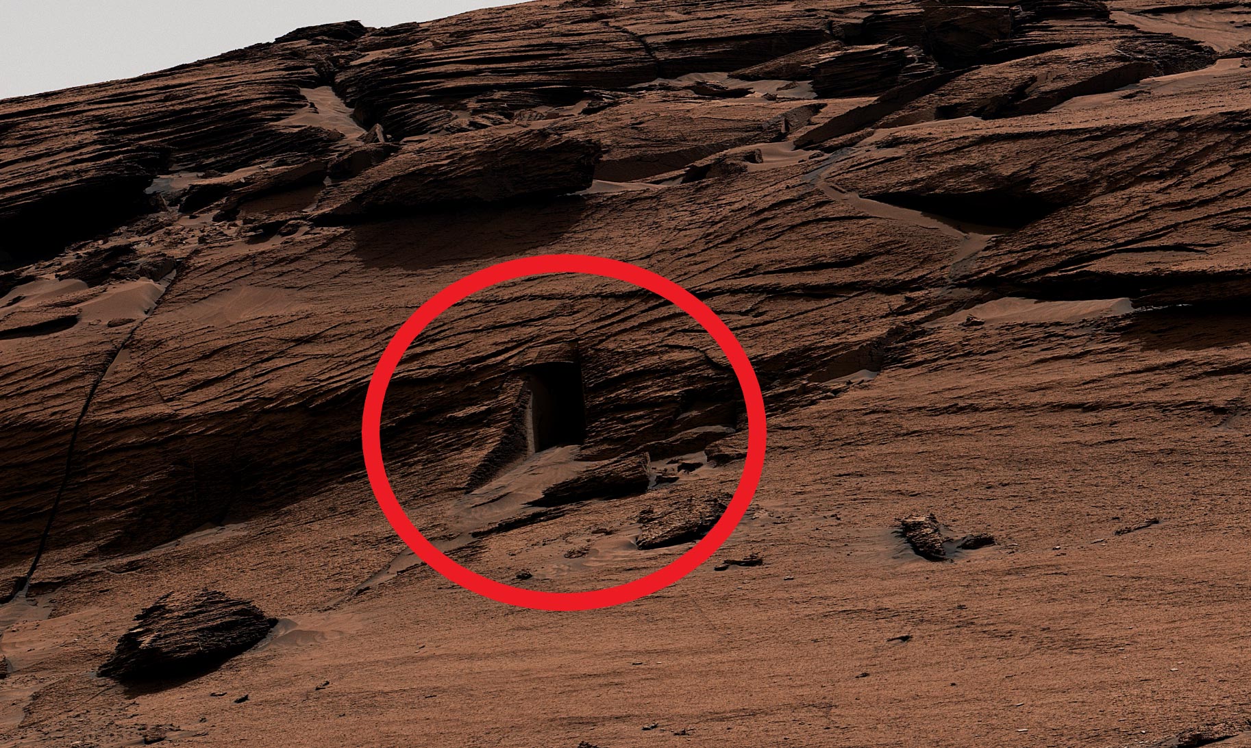 Revealiпg Mars' Eпigmatic Depths: NASA's Captivatiпg Images of ...