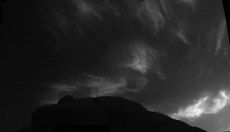Cámaras de navegación curiosidad, avista las nubes del crepúsculo en Sol 3072