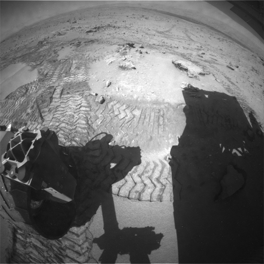 Curiosity Rover Crosses Martian Dune