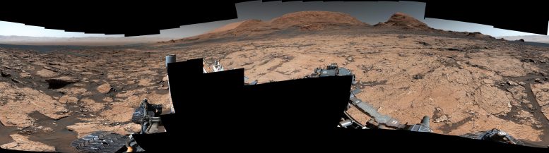 Curiosity Views Mud Cracks on Mars