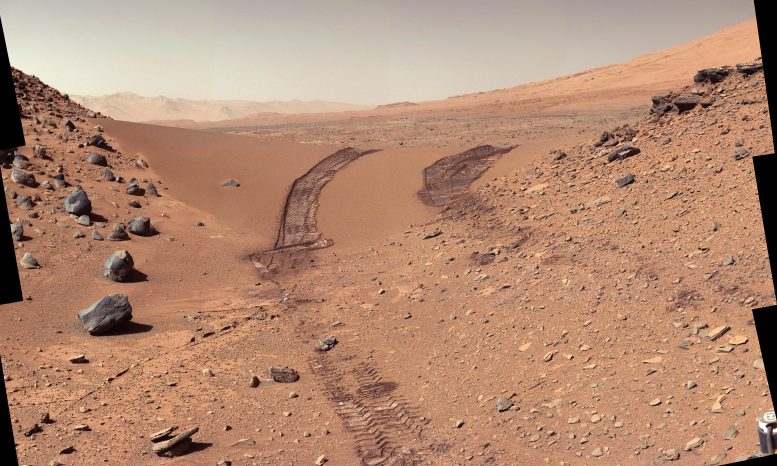 화성의 모래 언덕의 다채로운 호기심보기