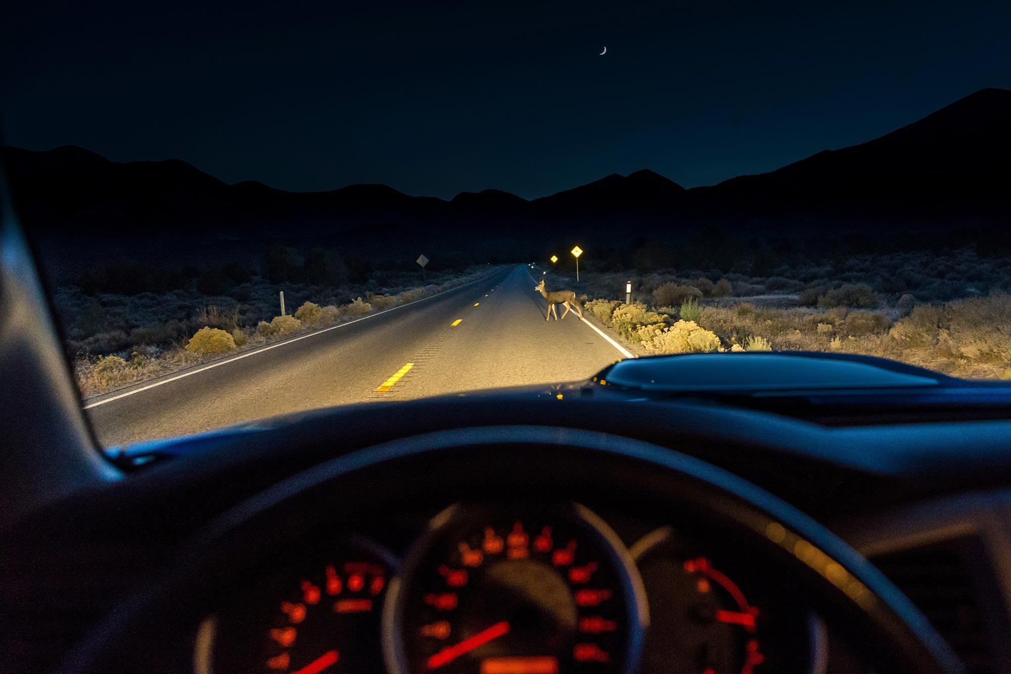 Ночной вид из машины. Дорога ночью. Красивый вид из машины. Ночная трасса вид из машины. Работа ночью автомобилем