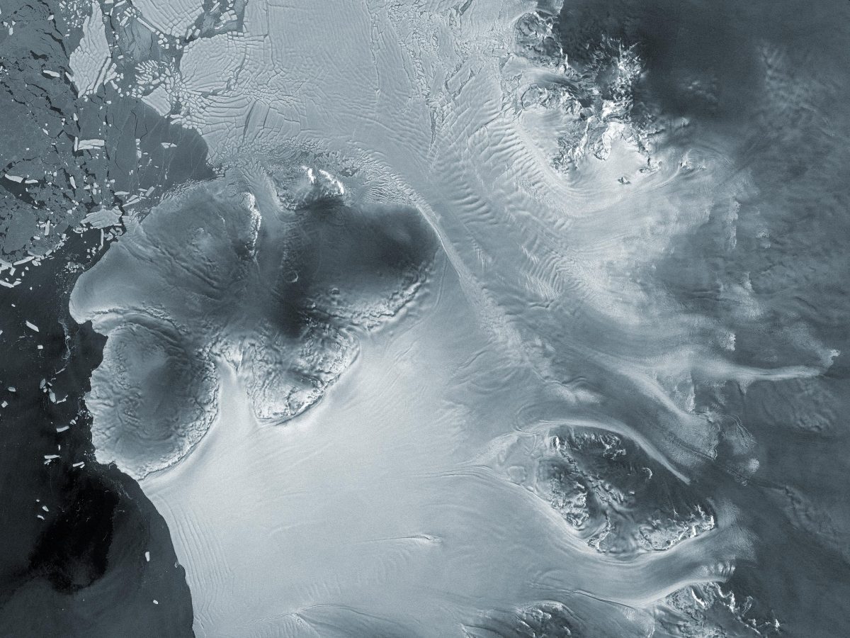 Glacier Speeds Up by 87% in a Shocking Case of “Ice Piracy”