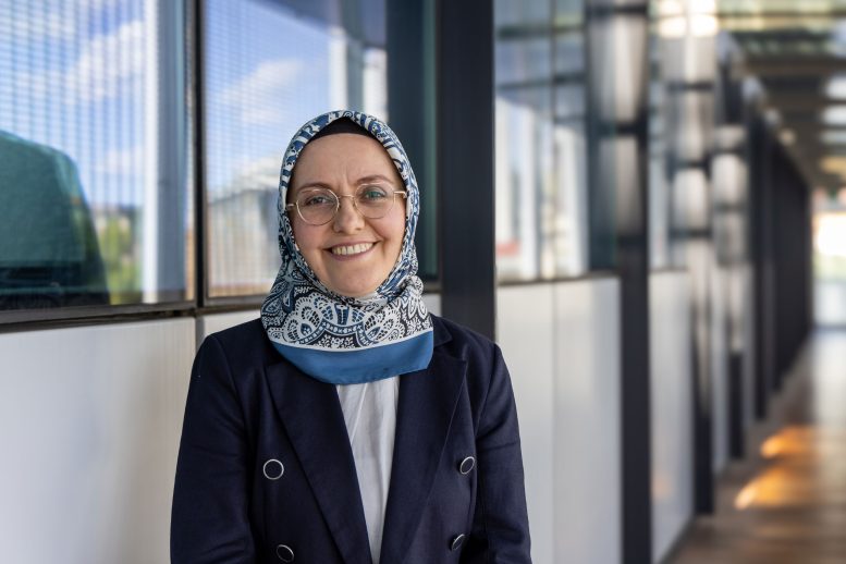 Dr Seyhan Yazar
