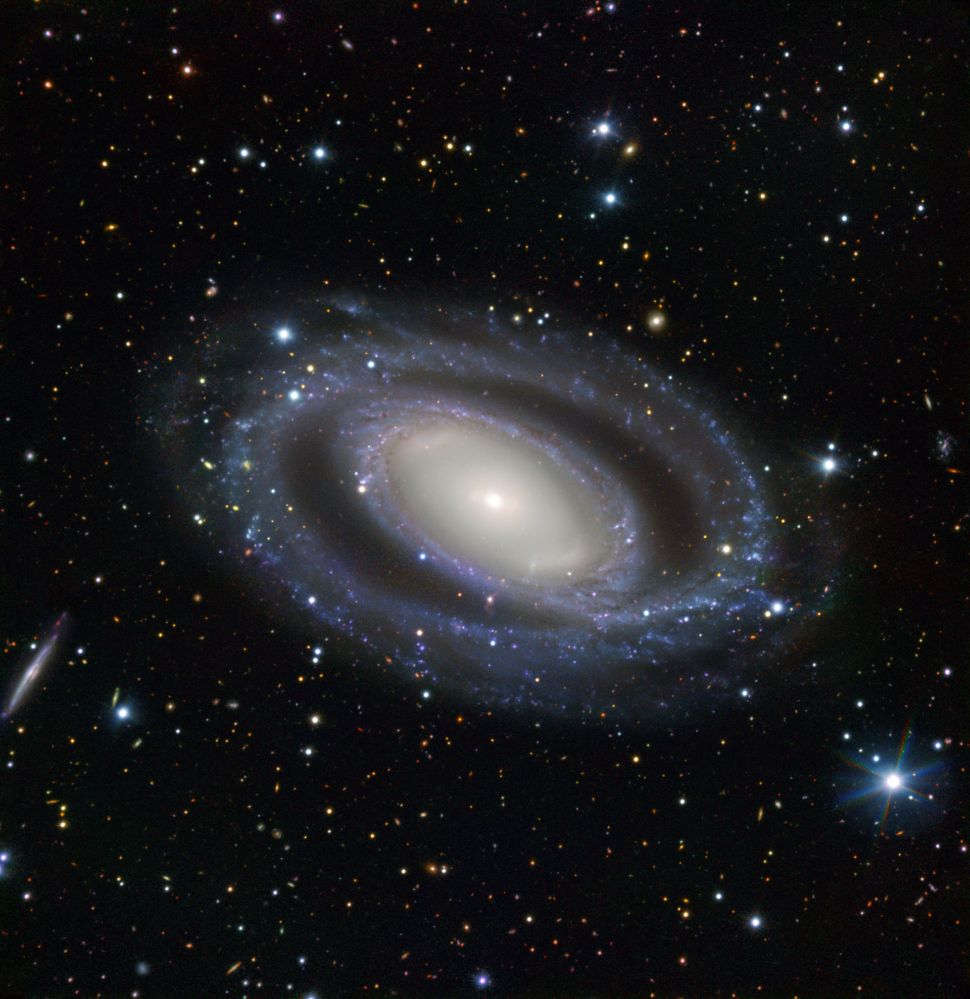 ESO Views Spiral Galaxy NGC 7098