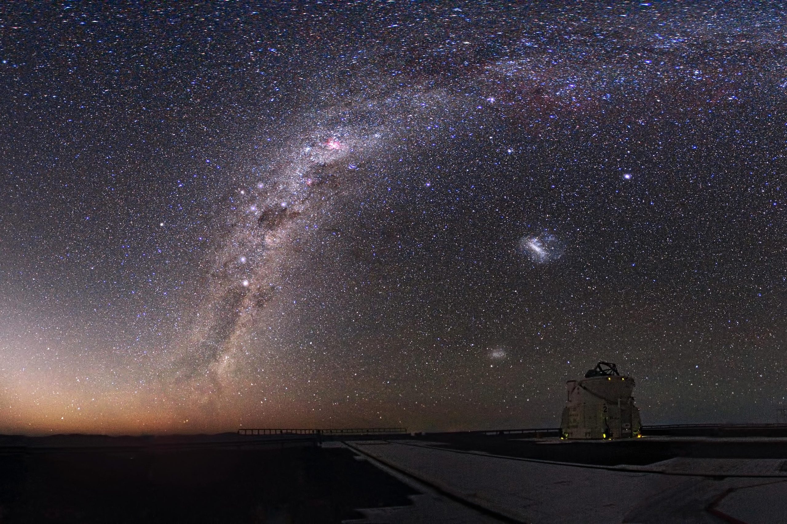 Звезды видны потому что. Магеллановы облака Галактика. Галактика Млечный путь невооруженным глазом. Галактики большое и Малое Магеллановы облака. Млечный путь и Магеллановы облака.