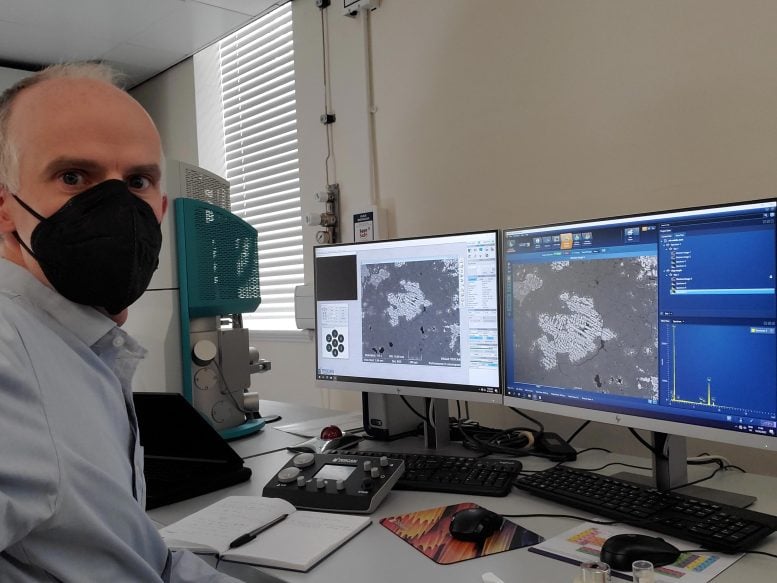 Erb Satullo Analyzing Electron Microscope Images