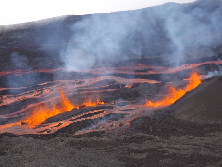 Eruption of the Piton de la Fournaise on La R&eacute;union