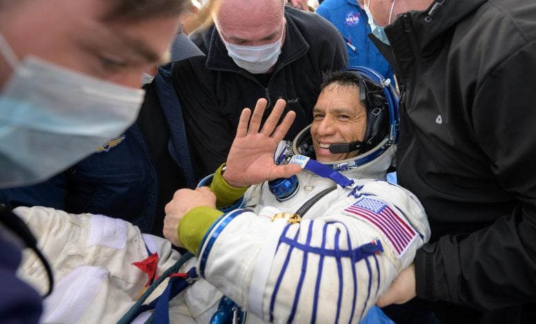 البعثة 69 رائد فضاء ناسا فرانك روبيو بعد الهبوط