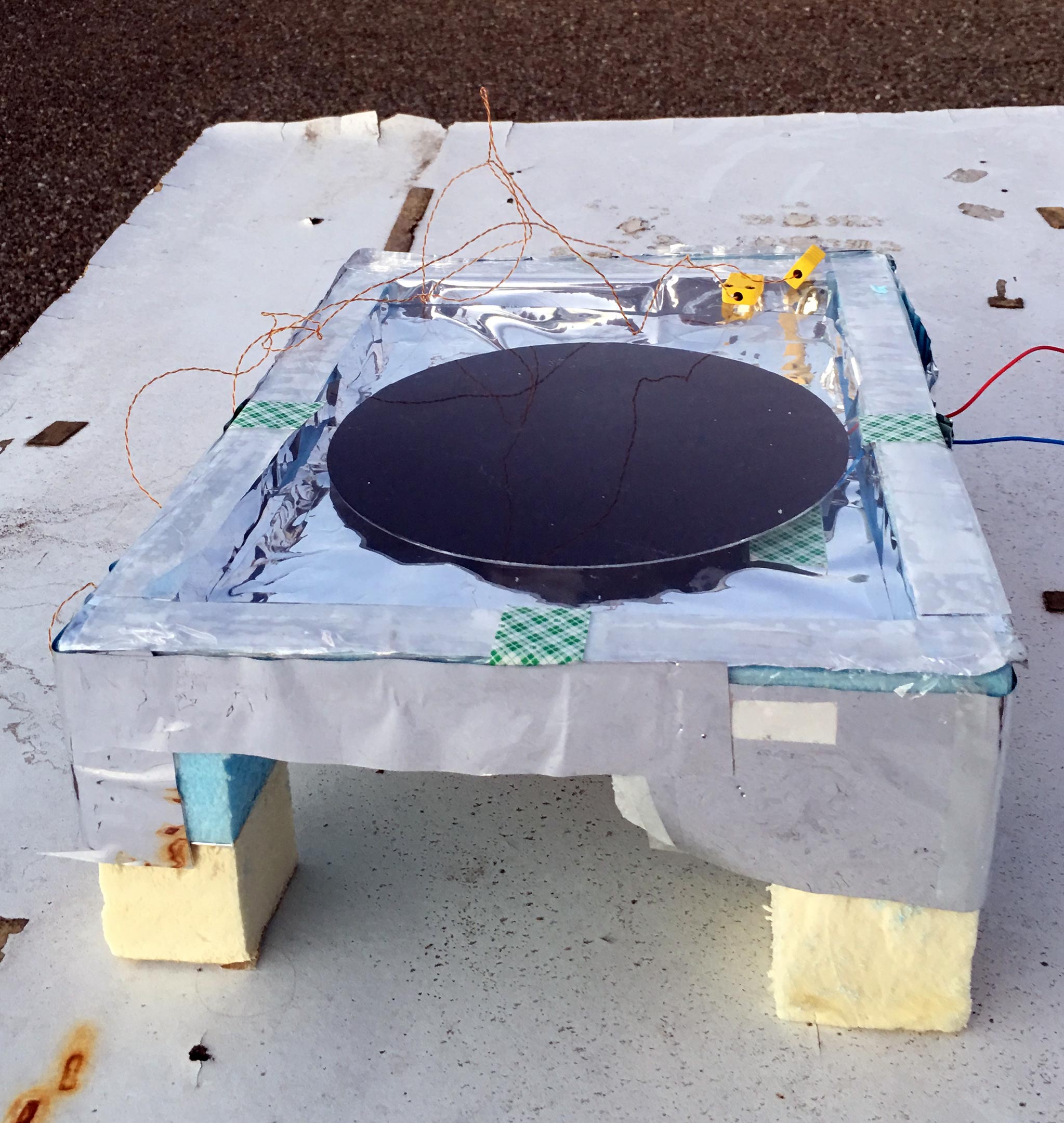 Generating Device Low-Cost Device Generates Electricity Naturally in the Dark