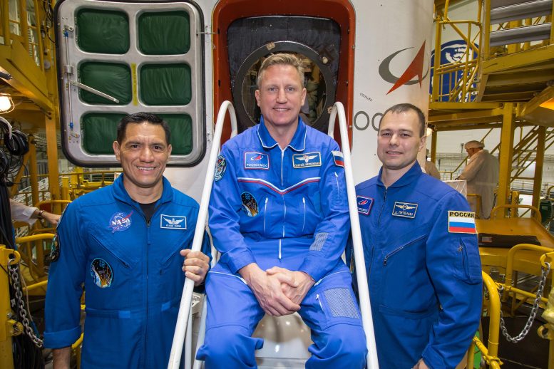 NASA astronaut Frank Rubio (left), Roscosmos cosmonaut Sergey Prokopyev (center) and Roscosmos cosmonaut Dmitri Petelin 