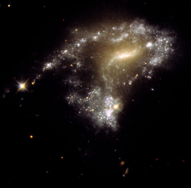 Galaktyka AM 1054-325