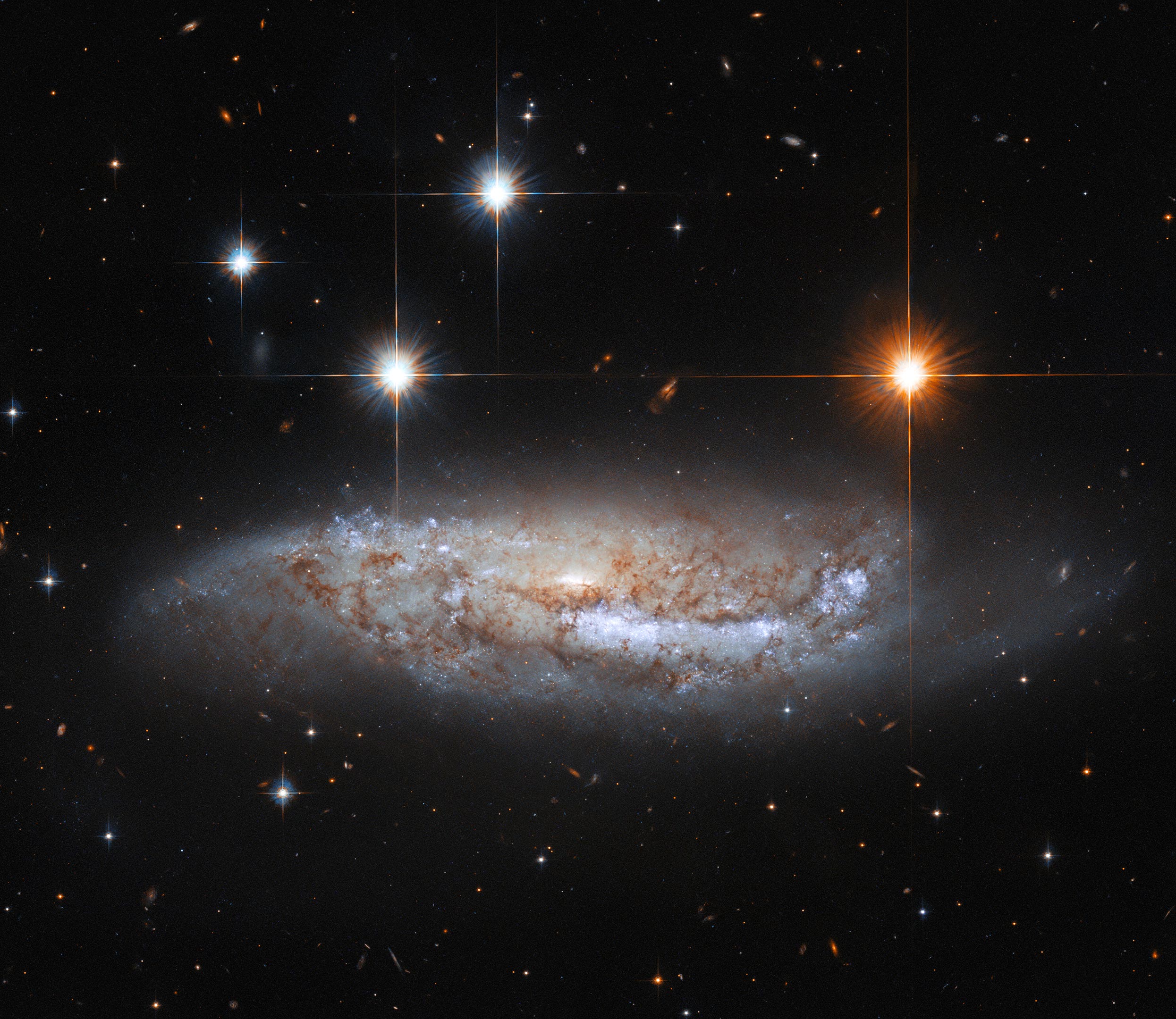 Hubble Gazes Sidelong at a Galaxy Where a Supernova Was Discovered by Amateur Astronomers