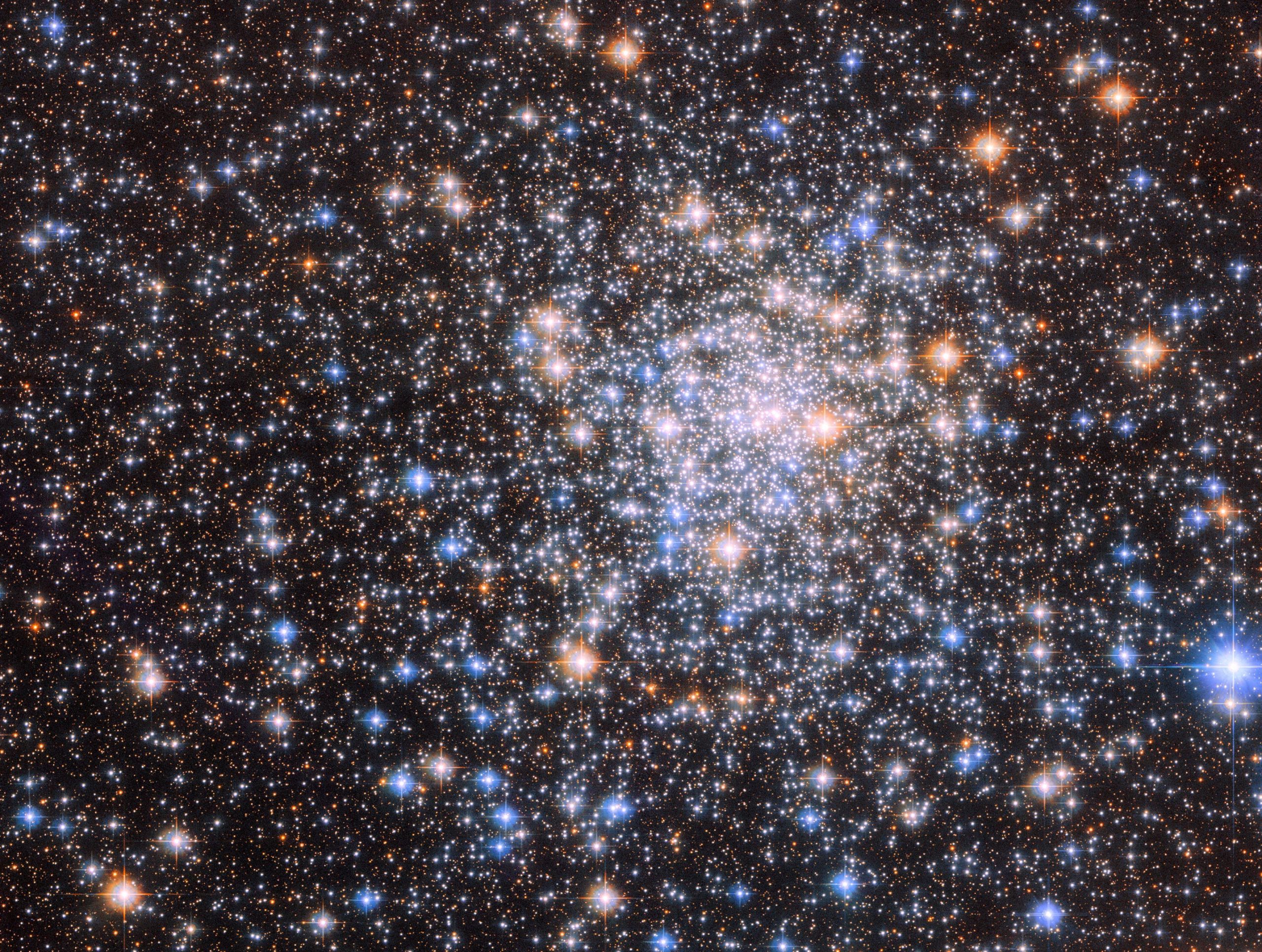 Una inmersión profunda en el brillante cúmulo globular NGC 6544