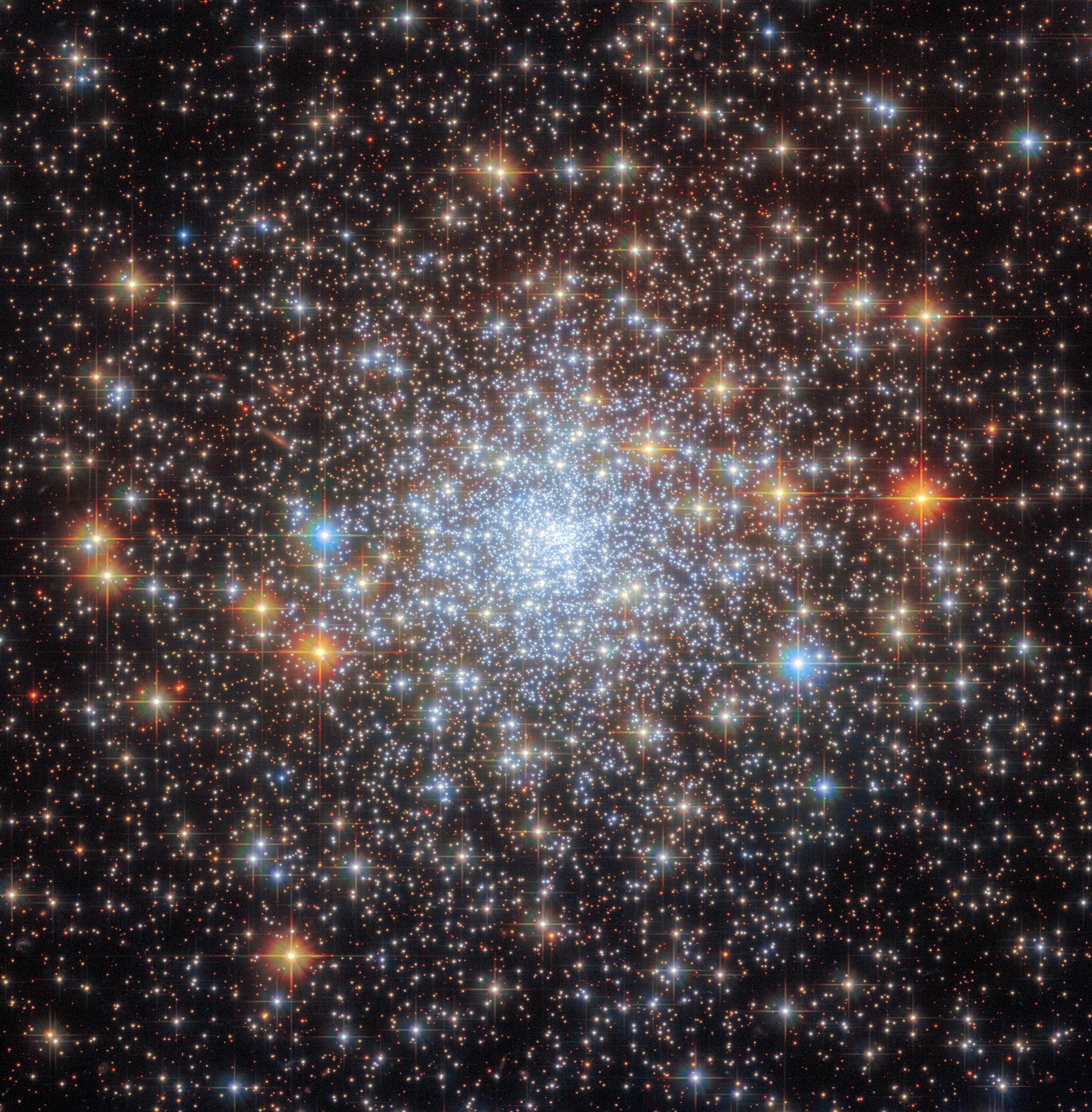 The Milky Way’s Disco Ball: Hubble Captures Glittering Globular Cluster ...