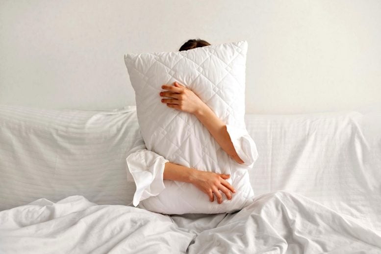 The Surprising Reason You Might Want To Sleep Without a Pillow