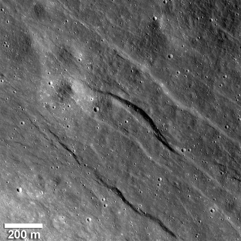 Graben Found in Highlands of the Lunar Farside