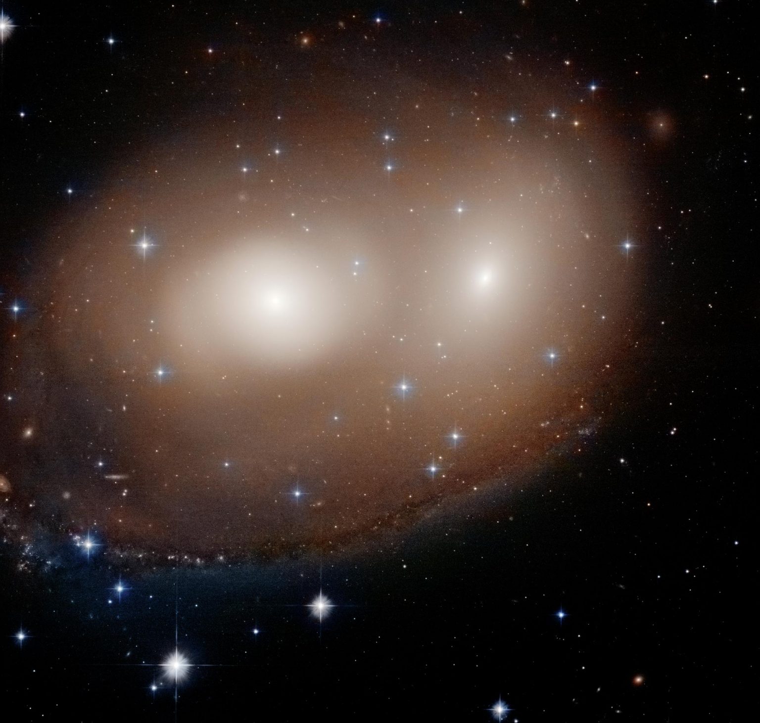 Hubble Spots Massive Space “Pumpkin” Greater-Pumpkin-Galaxy-Pair-1536x1462