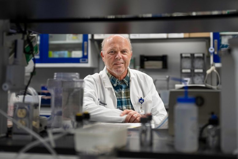 Harald Sontheimer in Lab