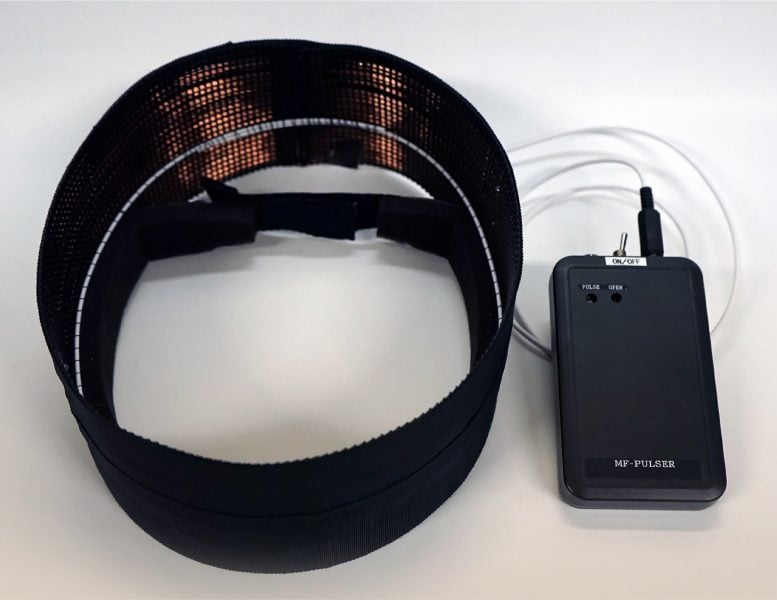 Head Mounted Magnetic Field Device