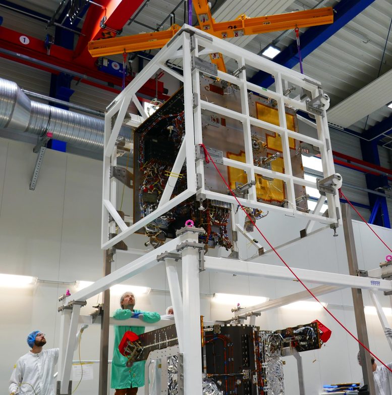 Hera’s Core Module Lowered Onto Propulsion Module