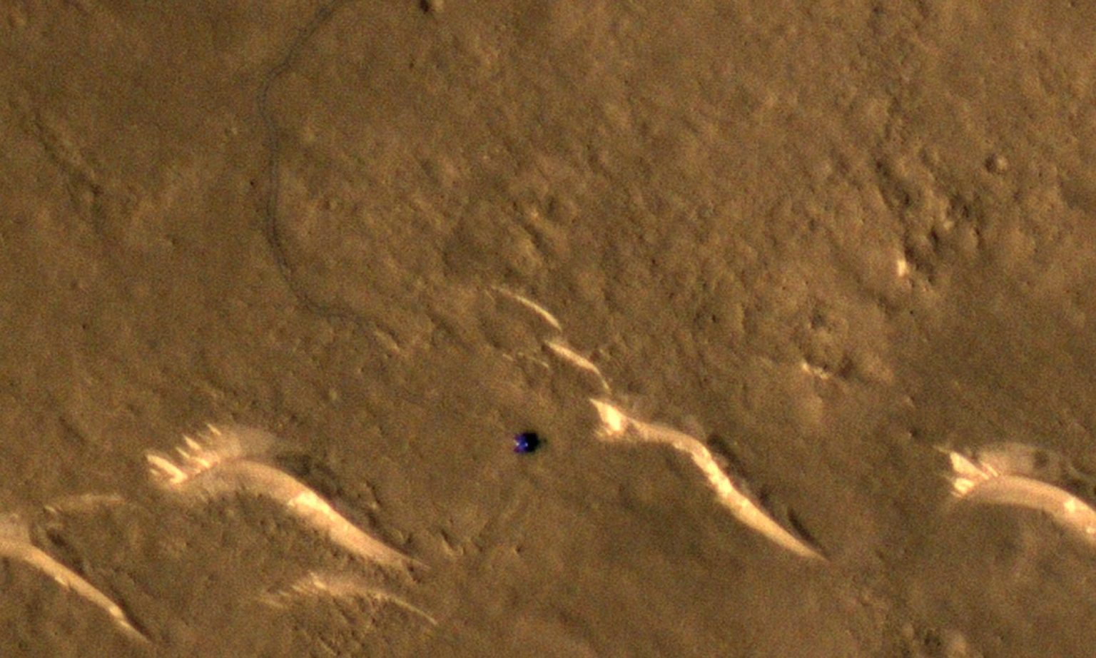 NASA’s Mars Reconnaissance Orbiter Captures Images of China’s Rover ...