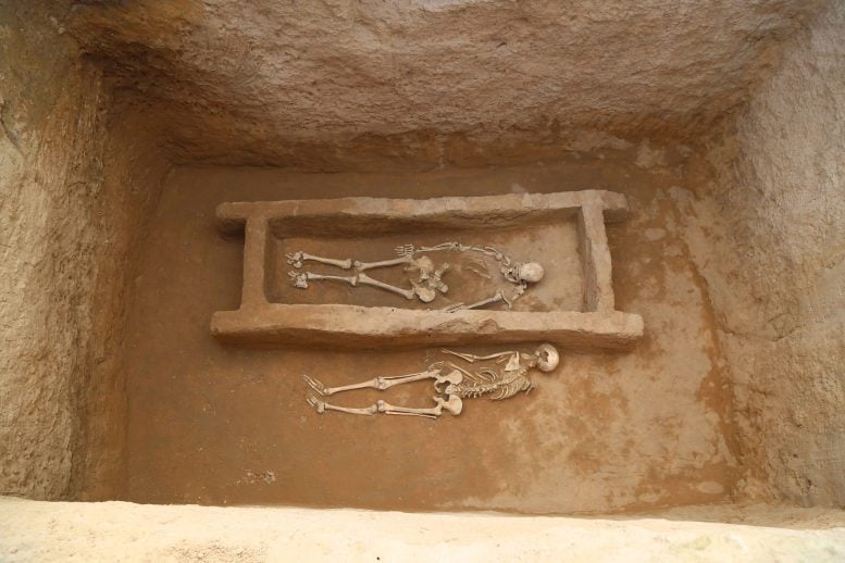 High Level Tomb Burial at Zhaishan Site