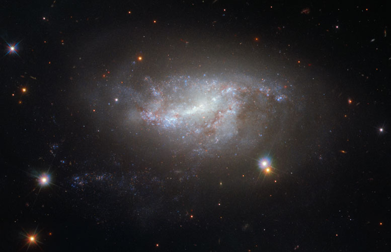 New Hubble Image of Spiral Galaxy NGC 5917