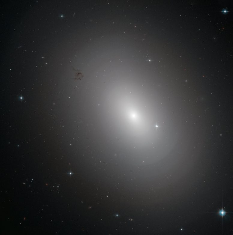 Hubble Sees Elliptical Galaxy NGC 3923