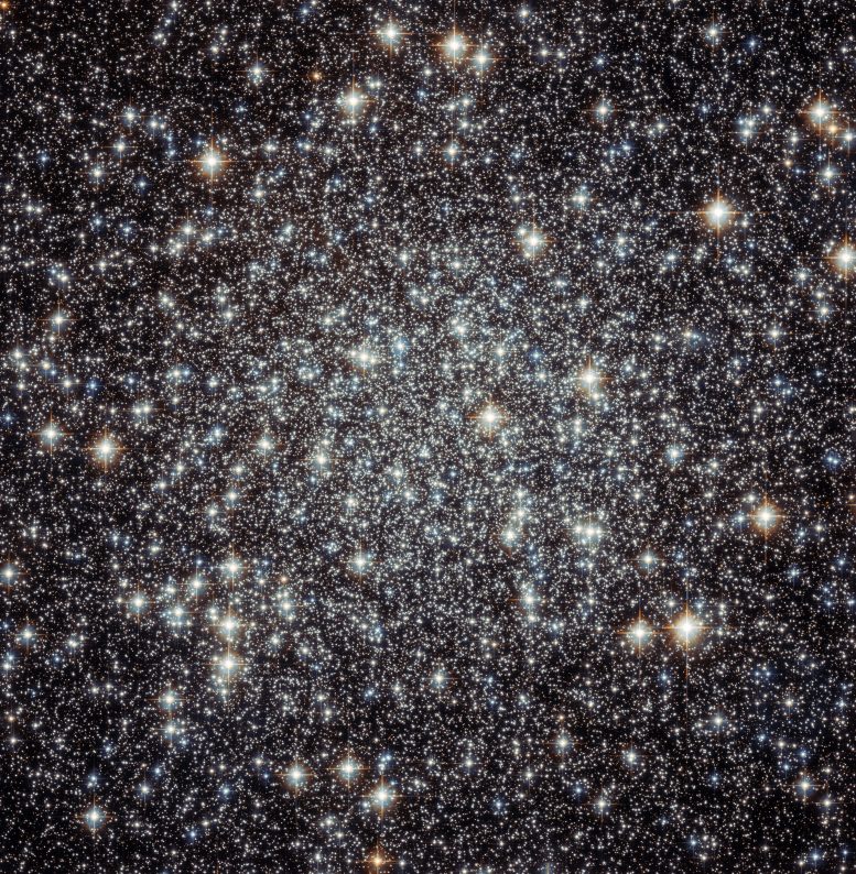 Hubble Views Globular Cluster Messier 22